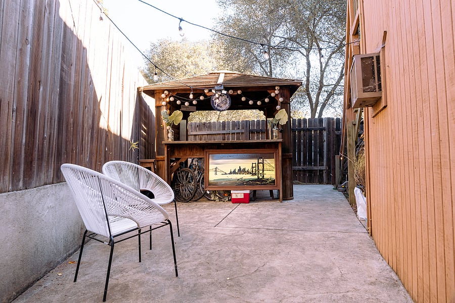 ground level side patio seating area