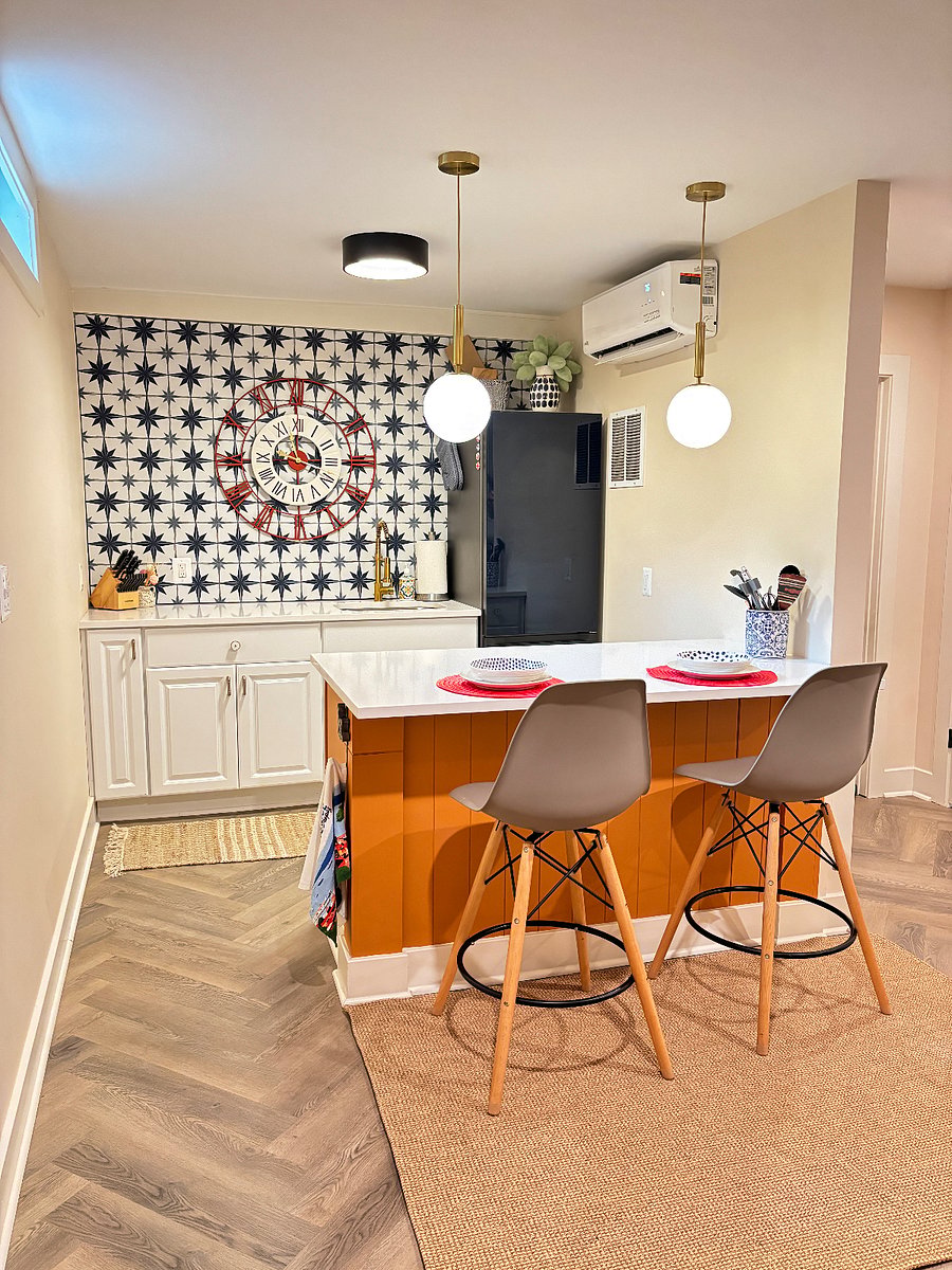 Eating/Work Area
