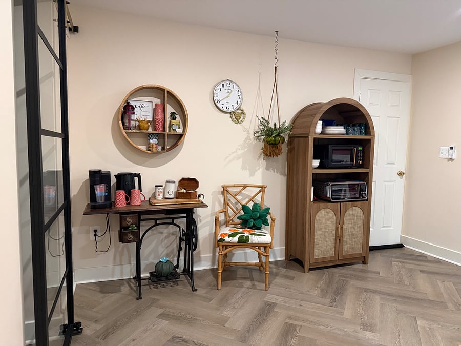 Coffee/Tea Station
Storage/Appliances/Serveware