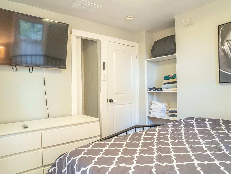 Bedroom w/ King