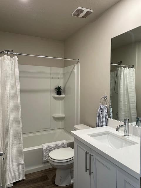 Full Bath -3rd level in between the king and Queen bedroom