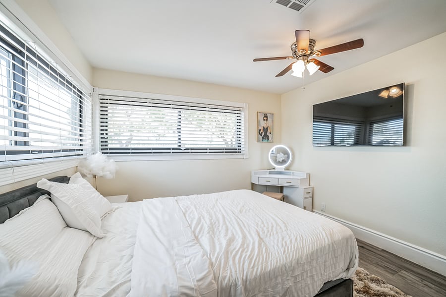 4th bedroom in main house with queen adjustable bed