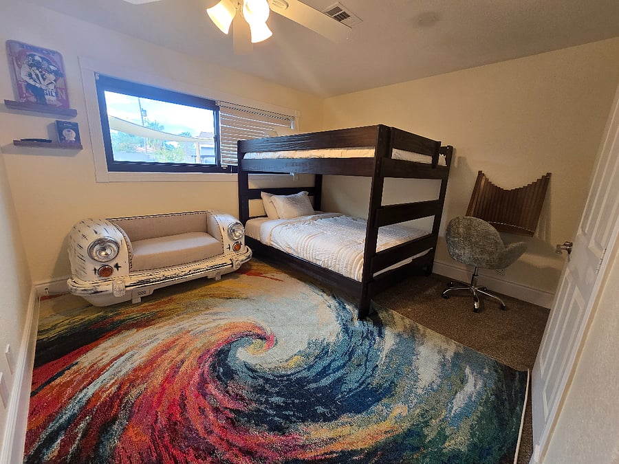 Double queen bunkbeds in main house