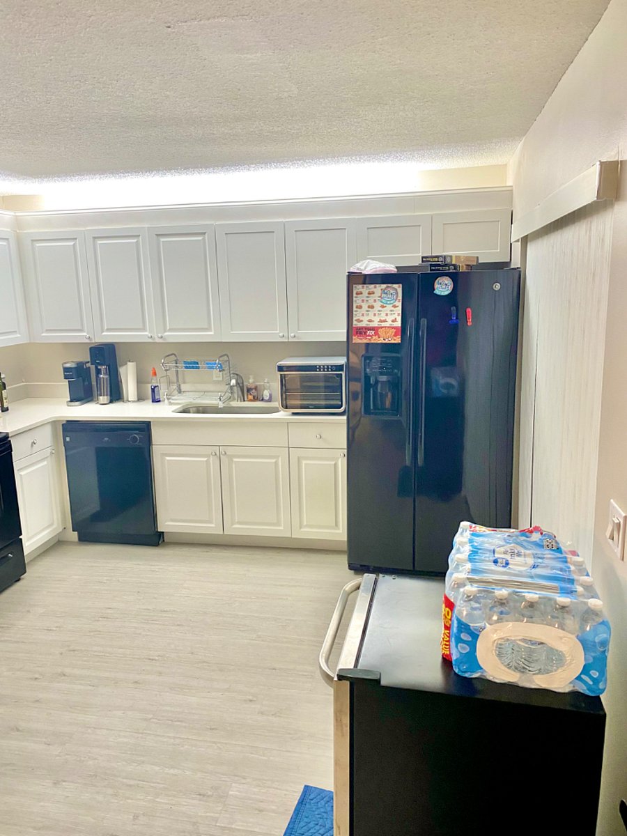 Fridge with icemaker/water dispenser, air fryer, dishwasher, soda stream, Keurig, plenty of dishes & pots& pans to cook. Knife block