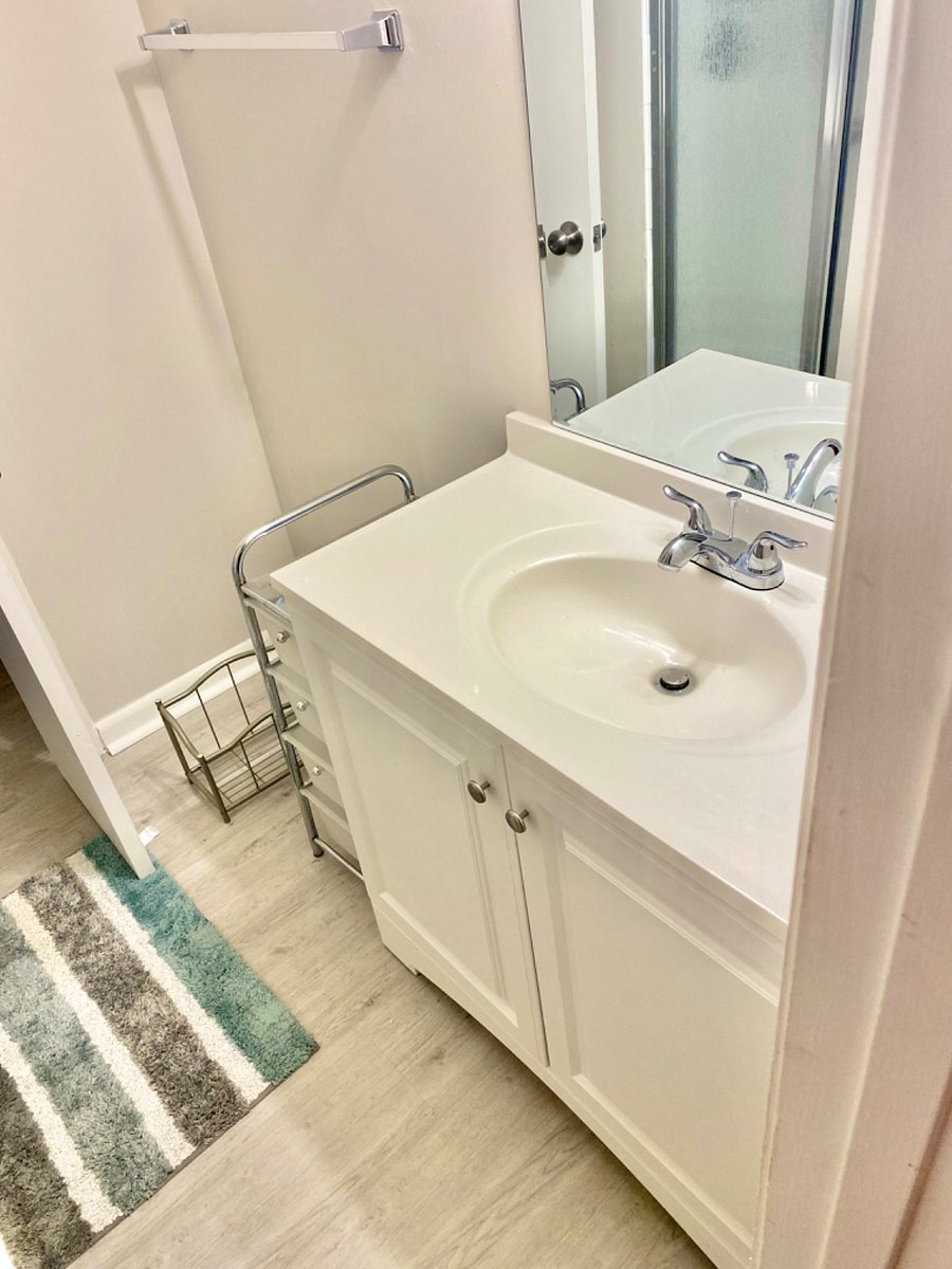 Primary full bath room with standup shower