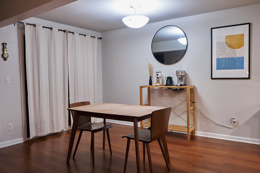 Dining table can be extended to seat 6