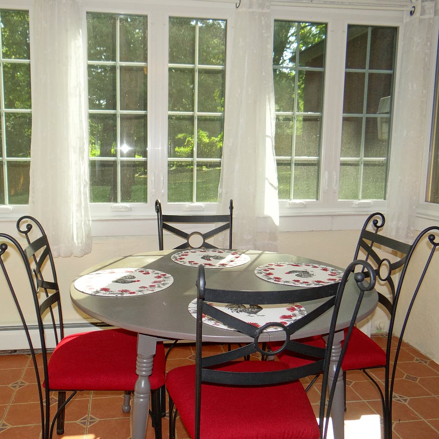 Seating for 4 at the dining room table