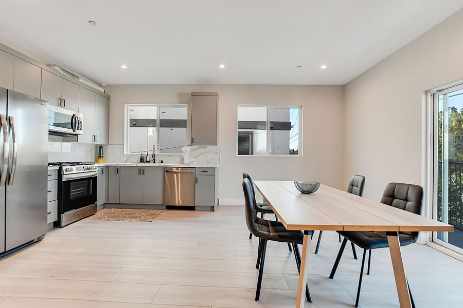 Kitchen and Dinning area 