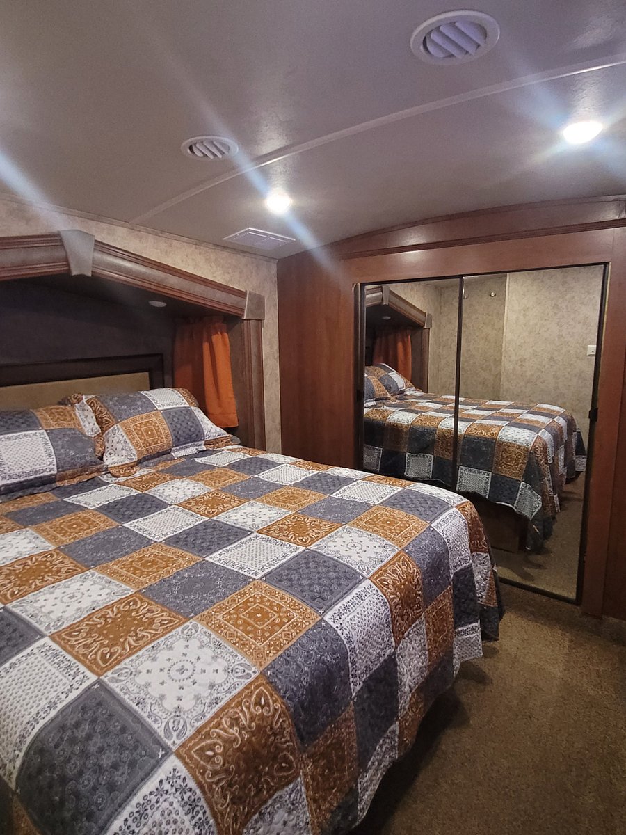 Queen sized bed, full width closet.