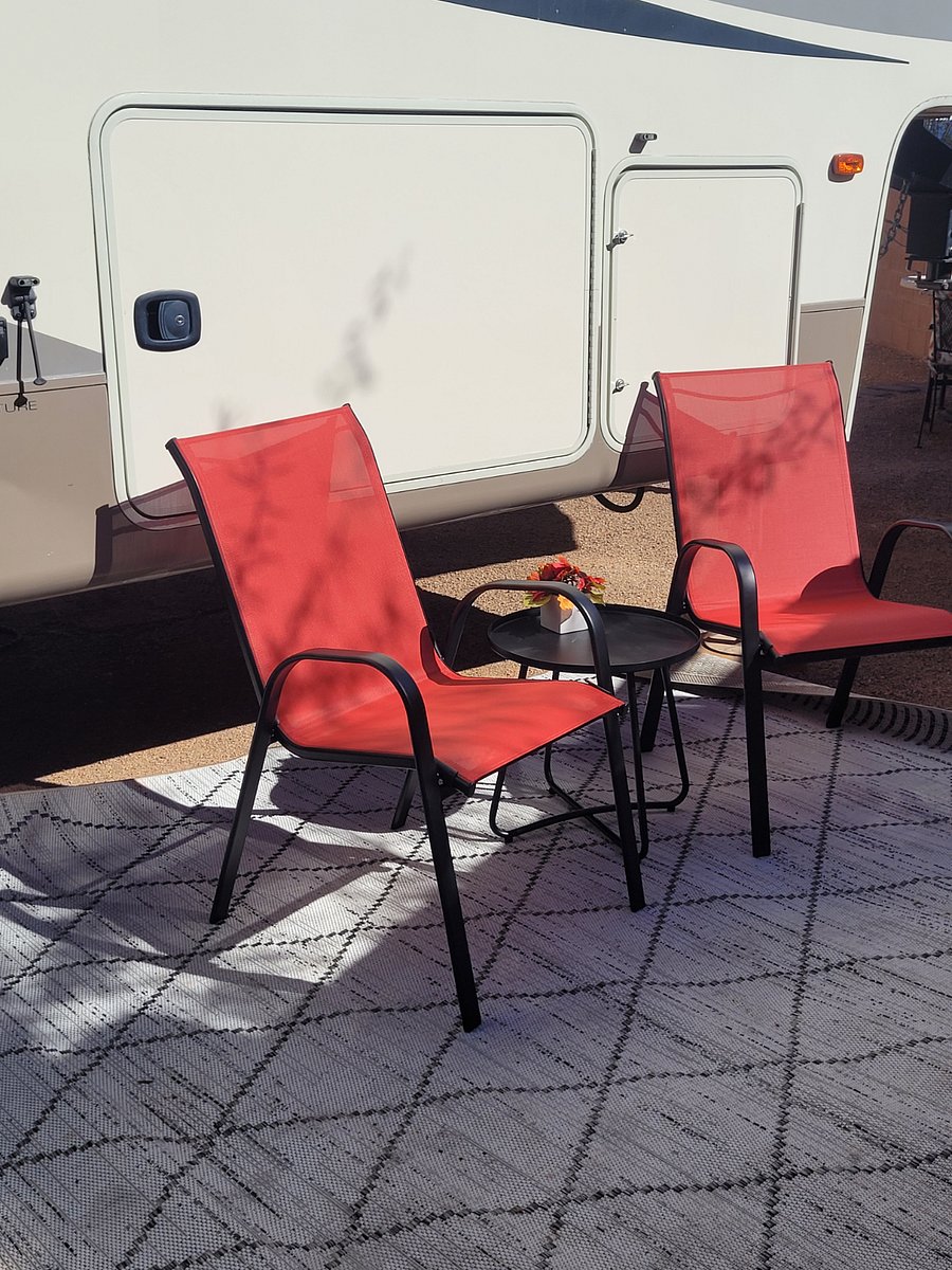 Seating area with a retractable awning
