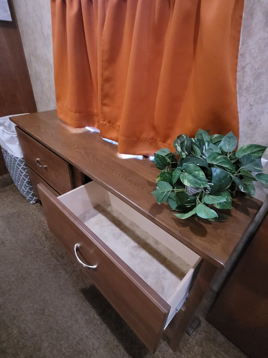 4 drawer dresser.