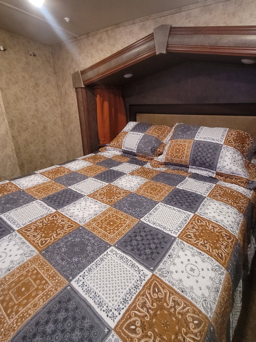 Comfortable mattress, with mattress topper.