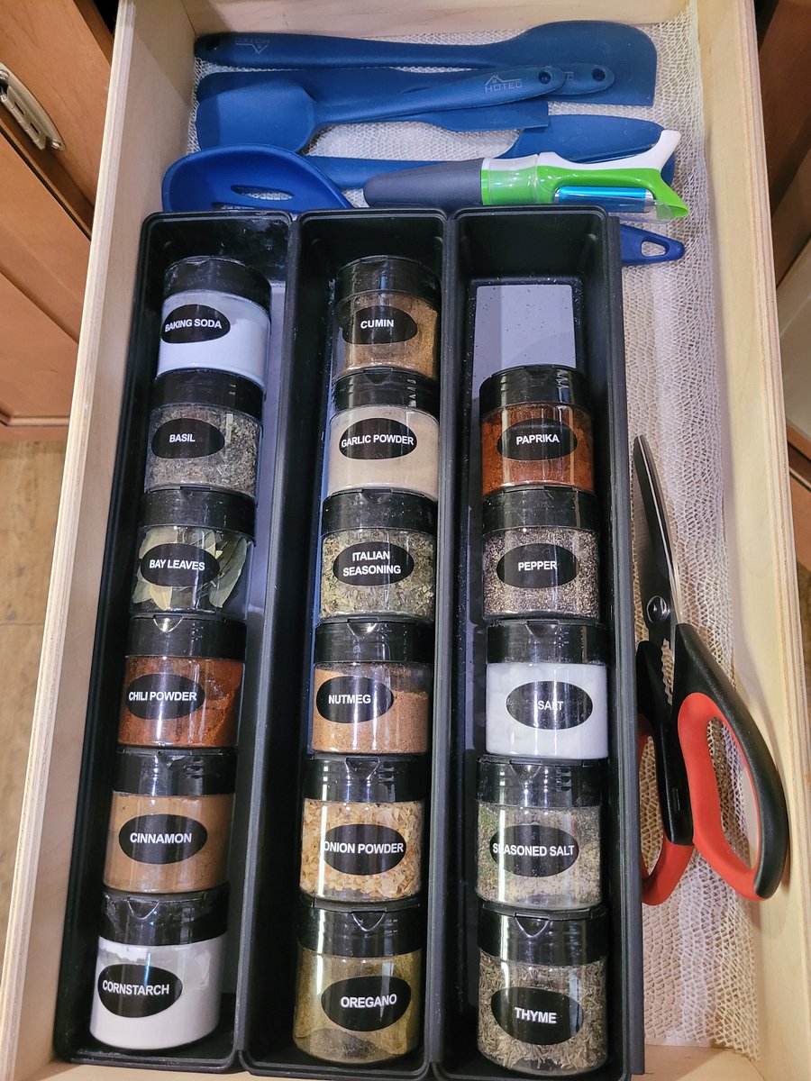 A variety of spices.
Kitchen scissors.