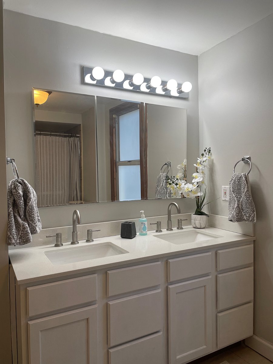 2nd floor apartment bathroom