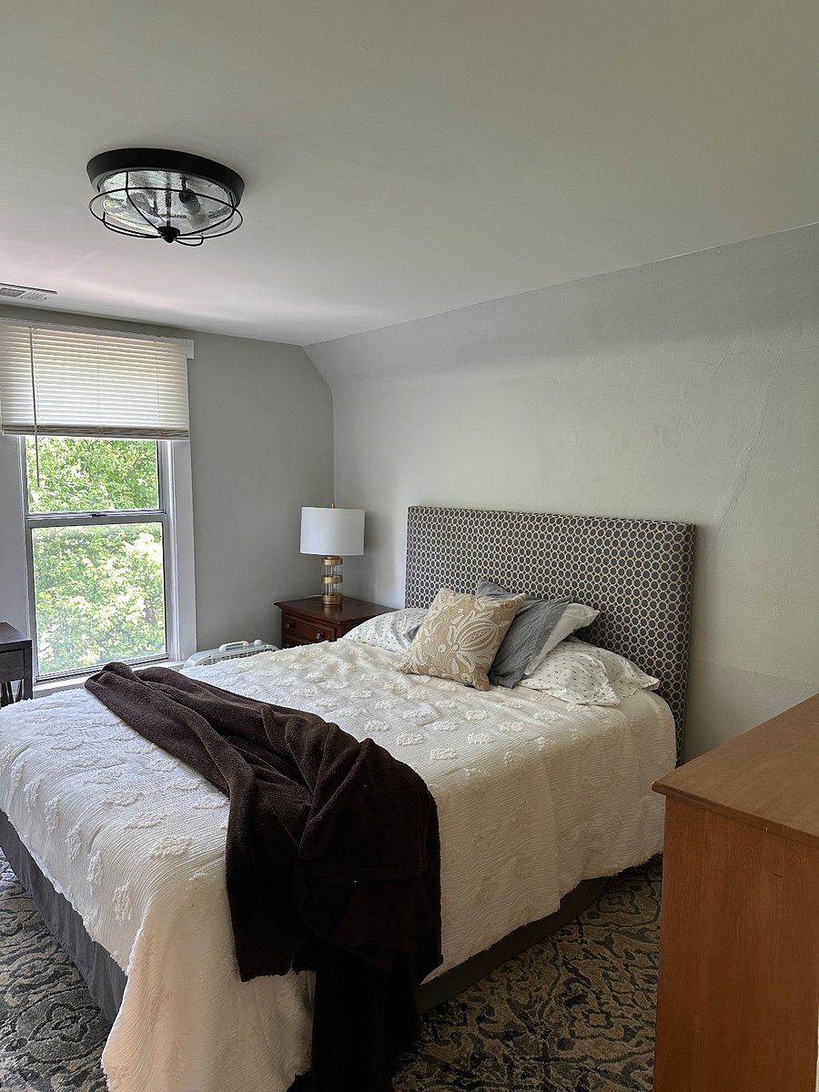 3rd Floor Apartment Bedroom