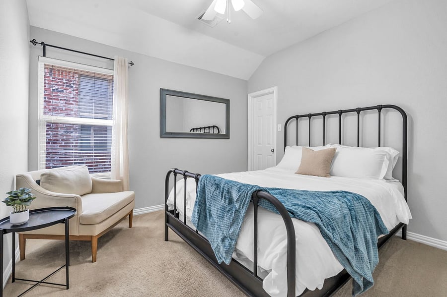 Queen Room
Cozy and quaint room that features a queen bed and seating area with a side table.