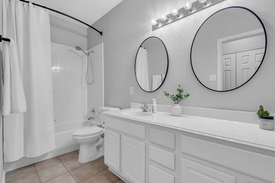 Hallway Bath
Spacious bathroom with linen closet.