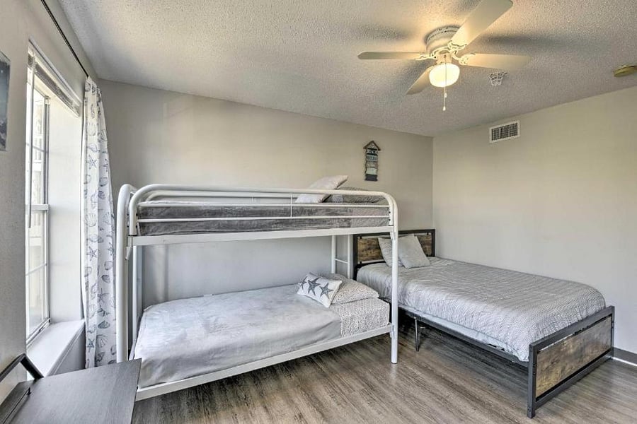 Queen and bulk bed