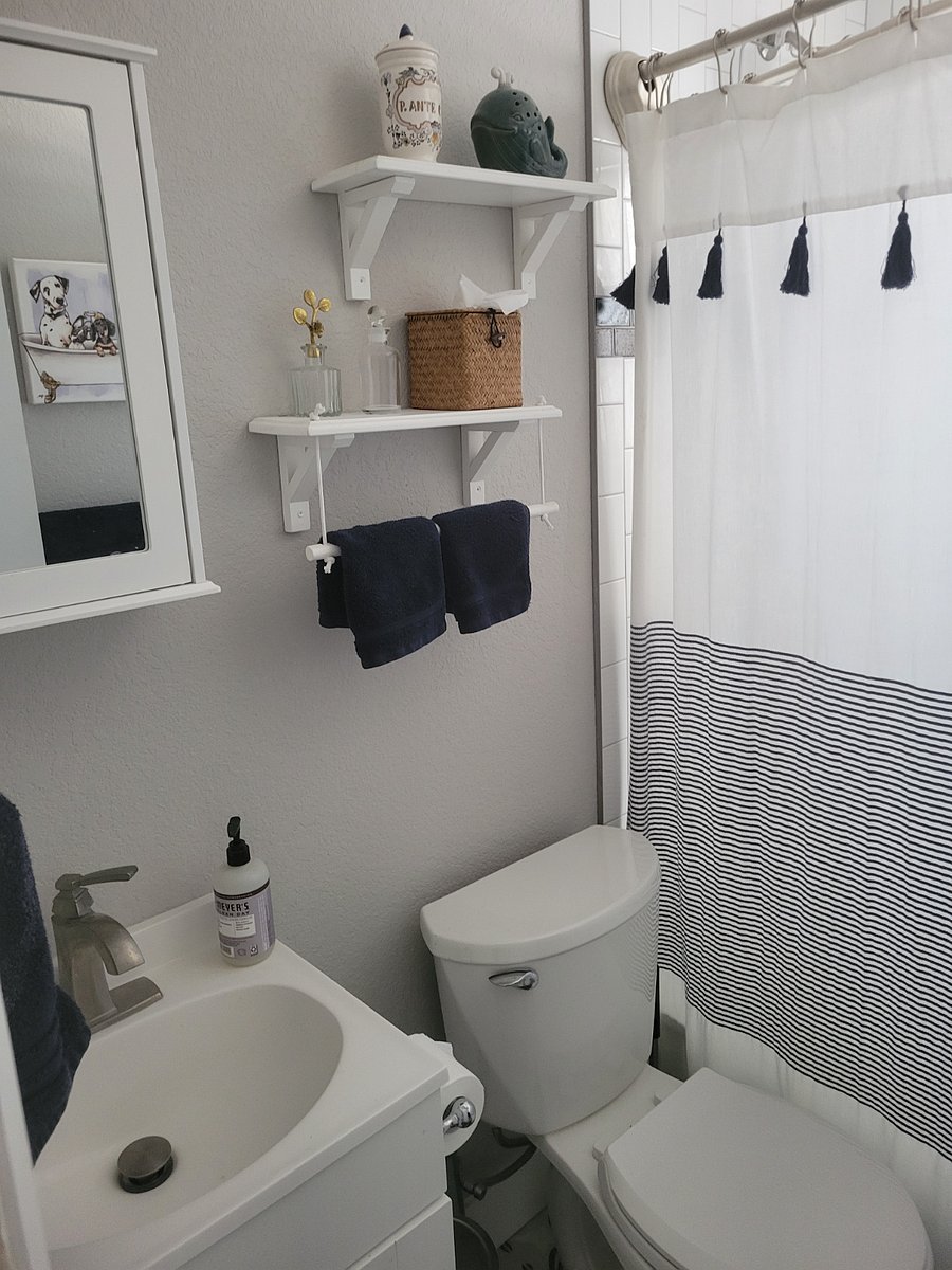 Full bath with tub shower. All linens included.