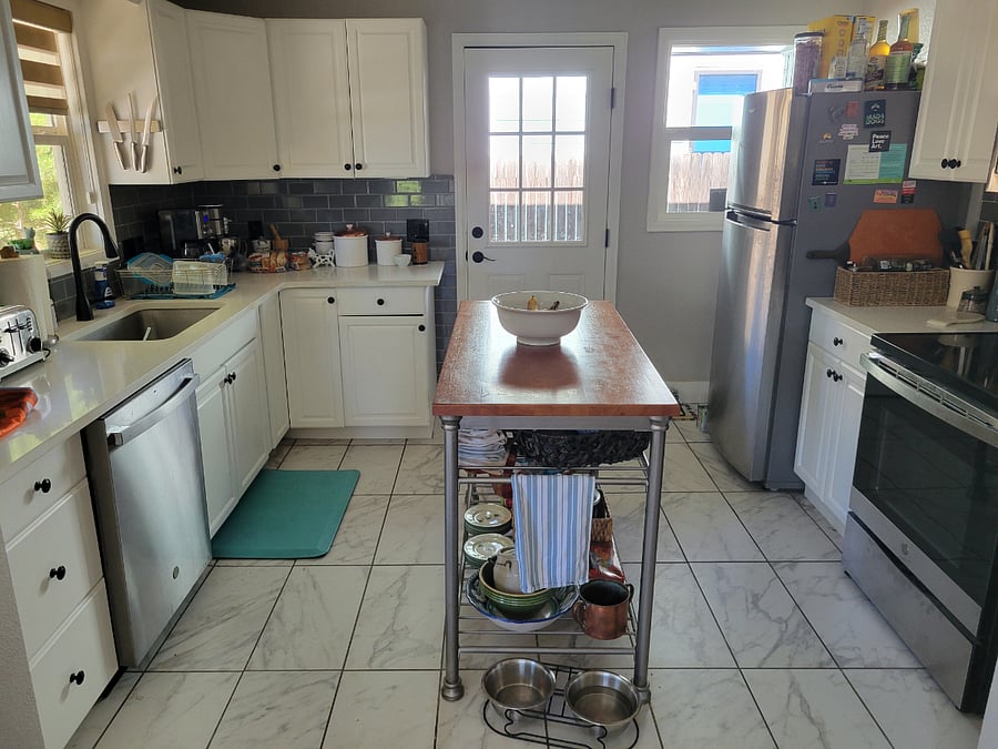 Large modern kitchen and all supplies, cookware and appliances.