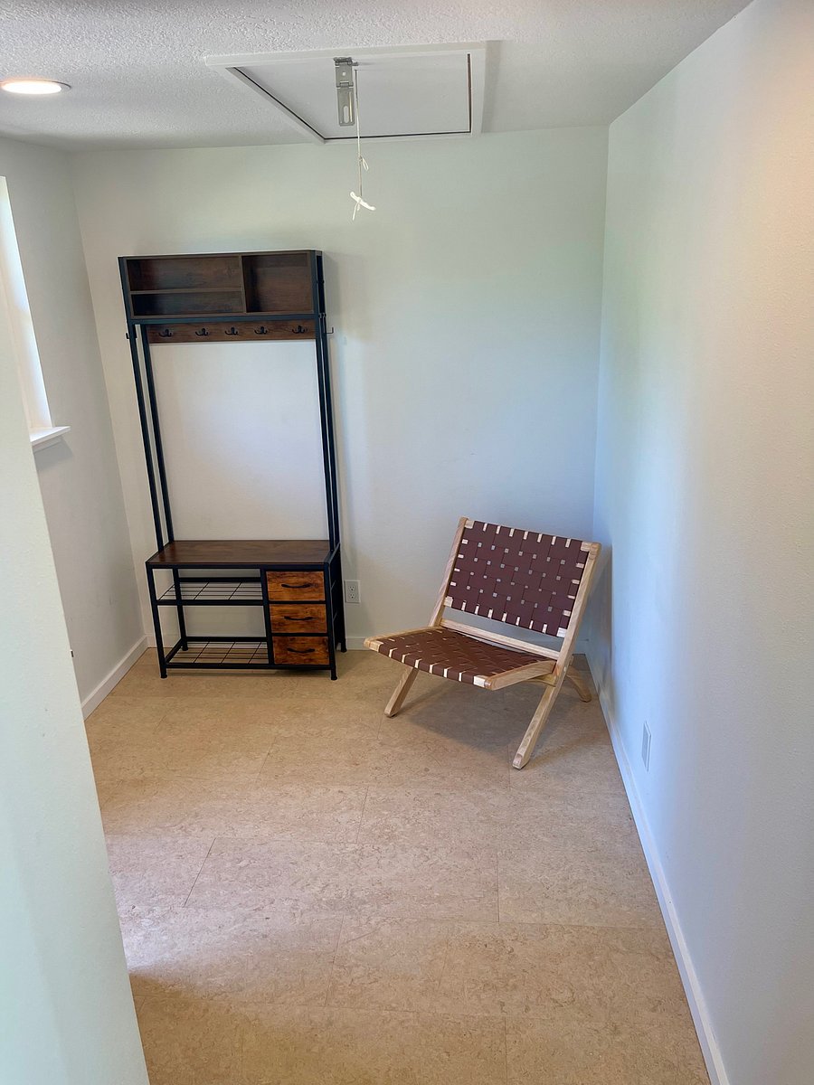 mud room off of the side entrance