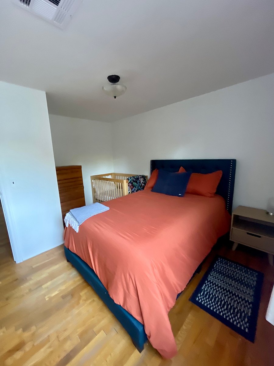 double bed, crib, pack and play, drawers, and closet shelving.