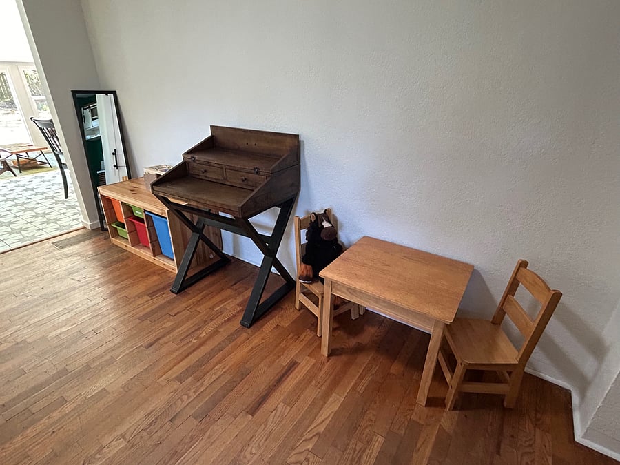 Hallway between living room and kitchen/dining area