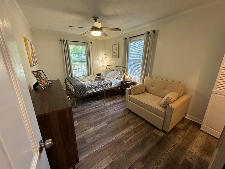 Third bedroom with queen size bed and pull-out twin size couch
