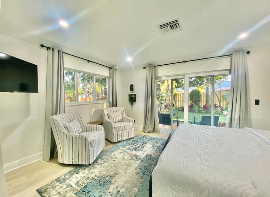 Master bedroom sitting area 