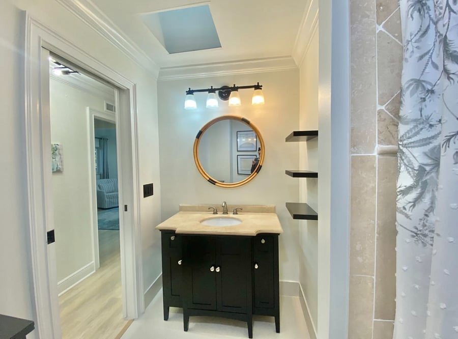 Guest bathroom 