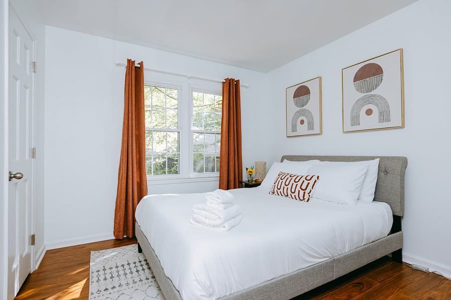 2nd Bedroom- Queen bed w/ workstation