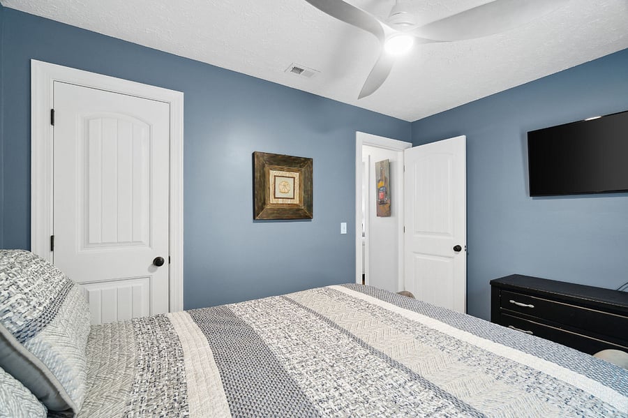Guest Queen Bedroom