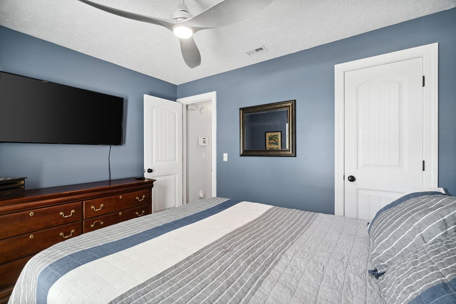 Guest Queen Bedroom