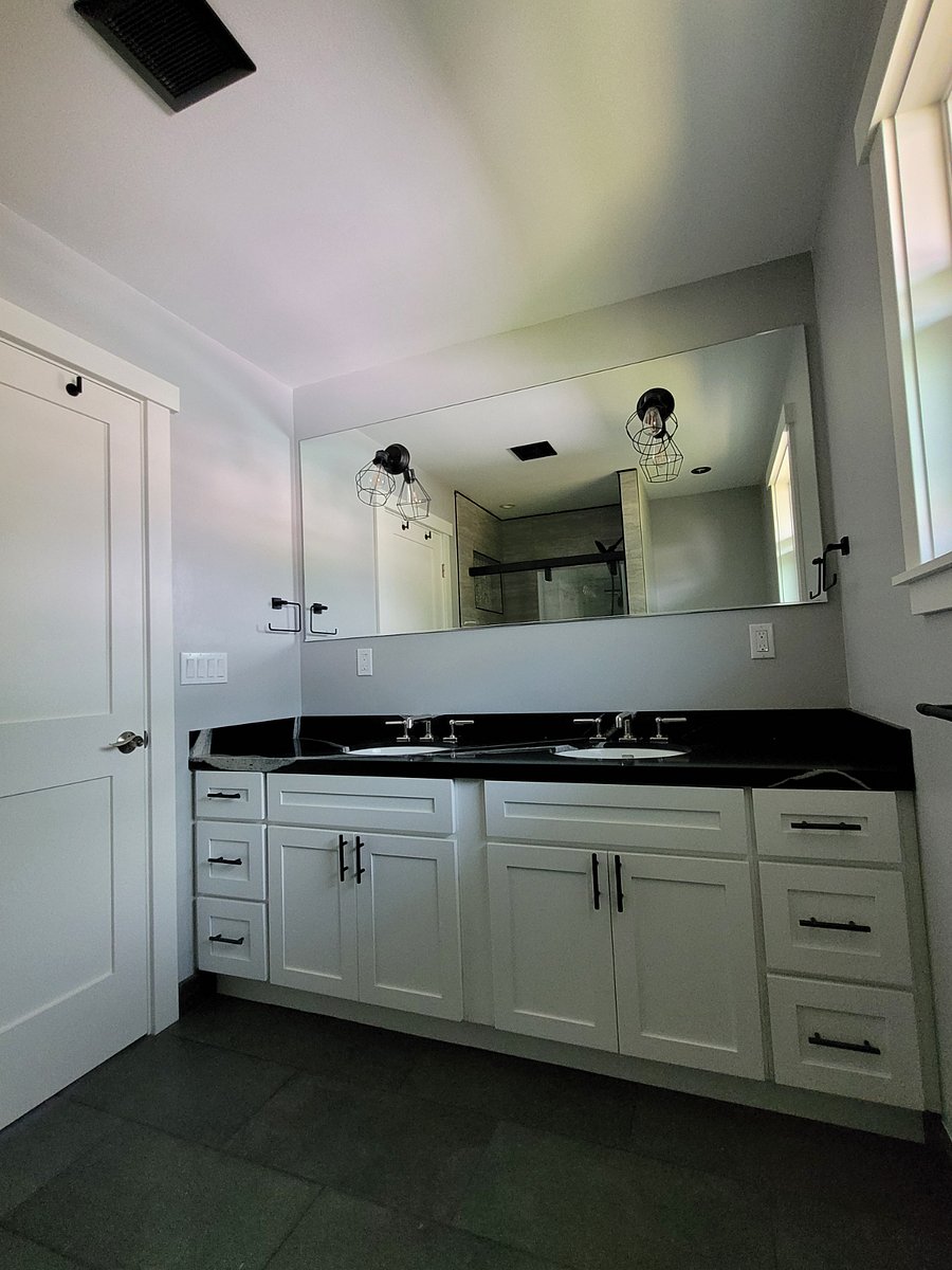 Upstairs bathroom 1