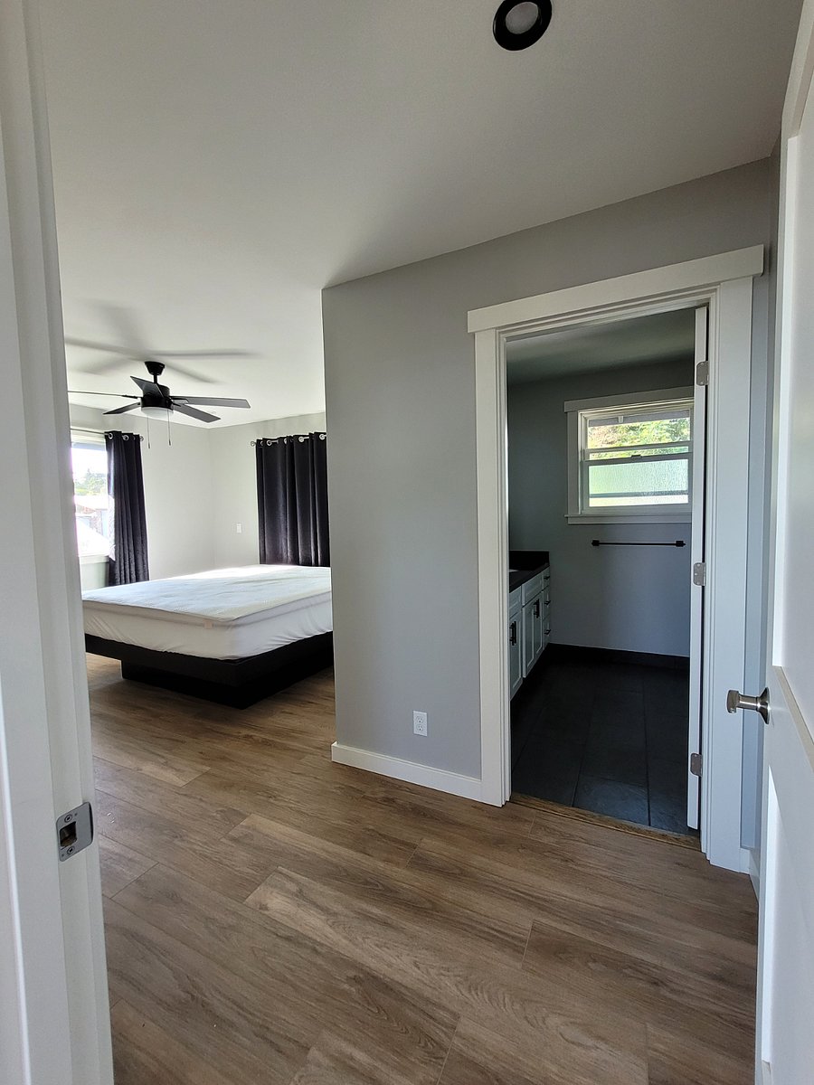 Upstairs bedroom 1