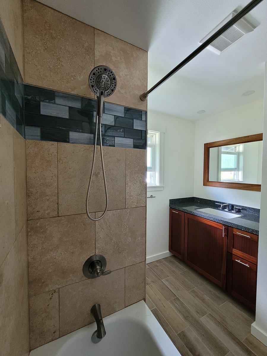 Upstairs bathroom 2