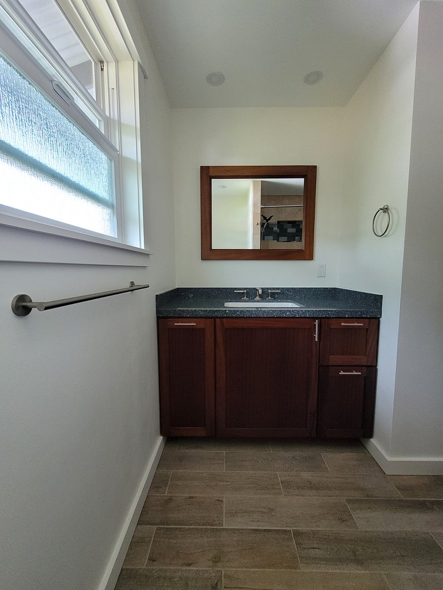 Upstairs bathroom 2