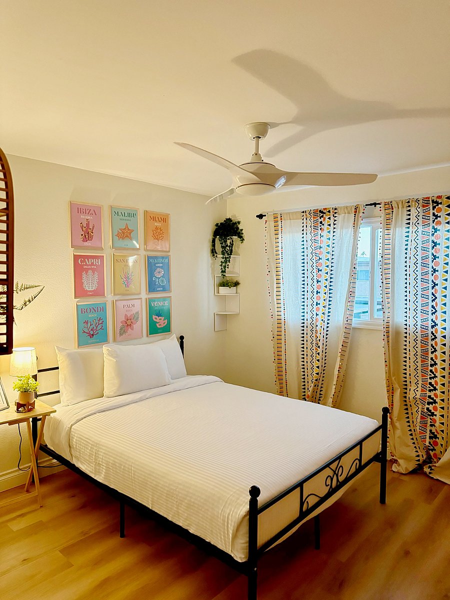 Bedroom #2 - Queen bed with Extra large closet. Bright and comfortable