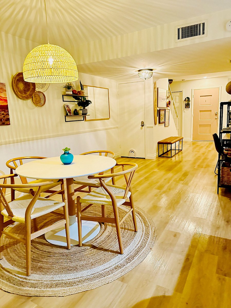 Open concept living! Cute designated Dining area off of the Kitchen