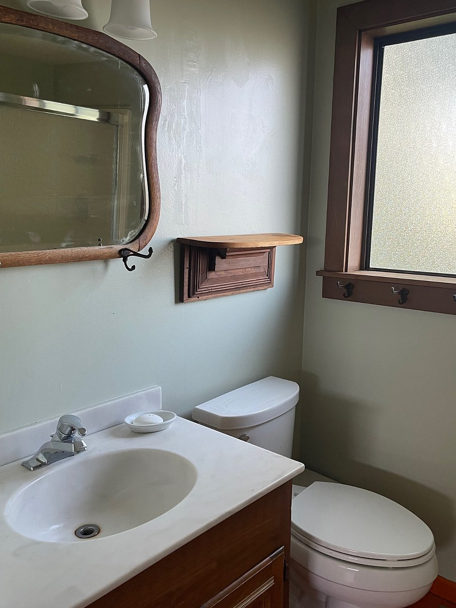 Bedroom 1 - Bathroom