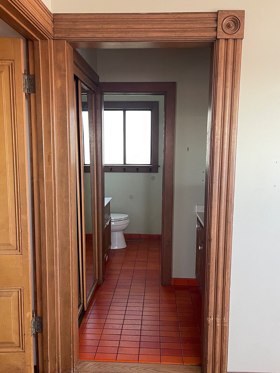 Bedroom 1 - Bathroom