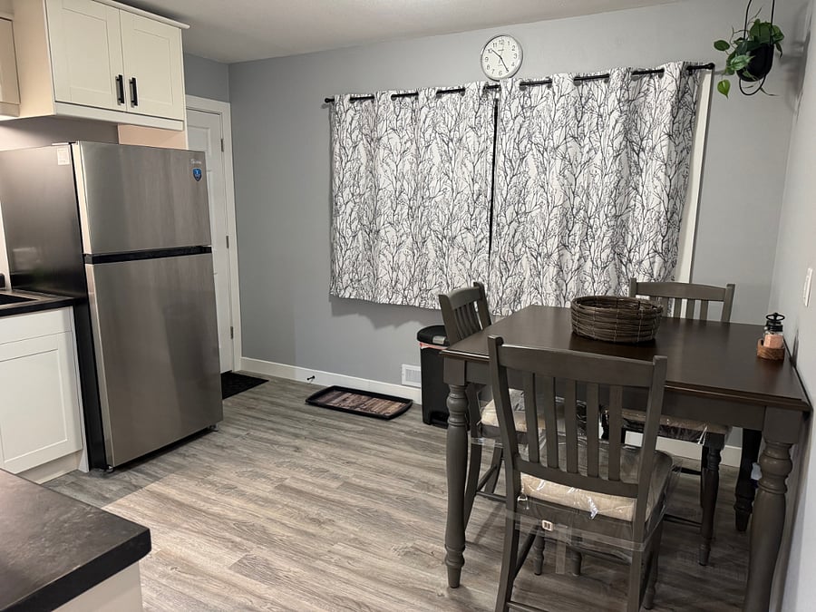 Kitchen w/picture window to the backyard