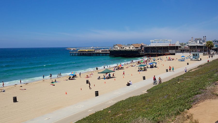 Enjoy the coastal vibes! We're just 8 miles from Redondo Beach, where you can soak up the sun, stroll the pier, and indulge in fresh seafood by the ocean!