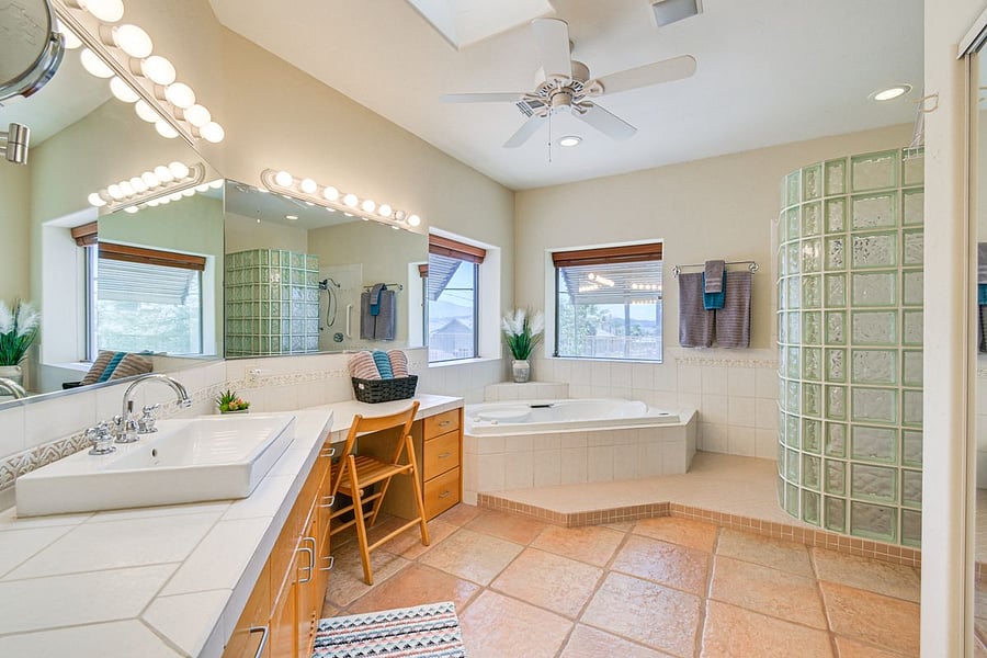 Master 1 bathroom