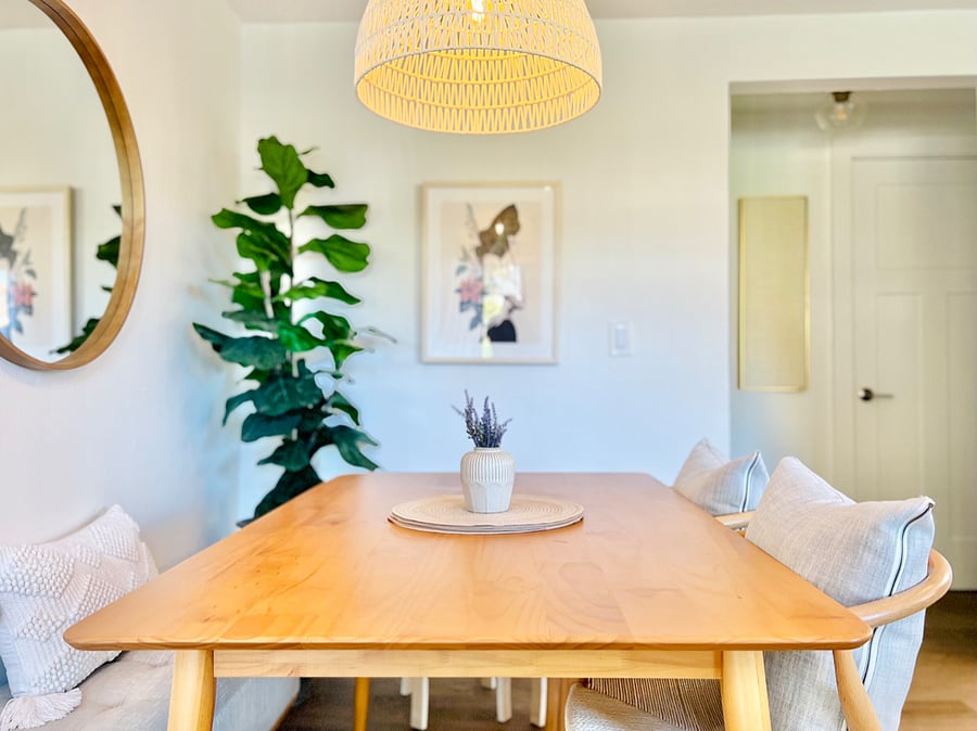 Dining table, seats 4-6
