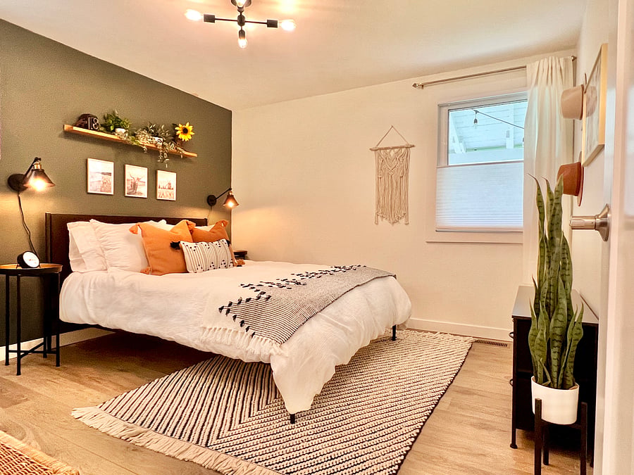 Bedroom 3 with Queen
