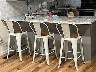 Kitchen Peninsula with Dining