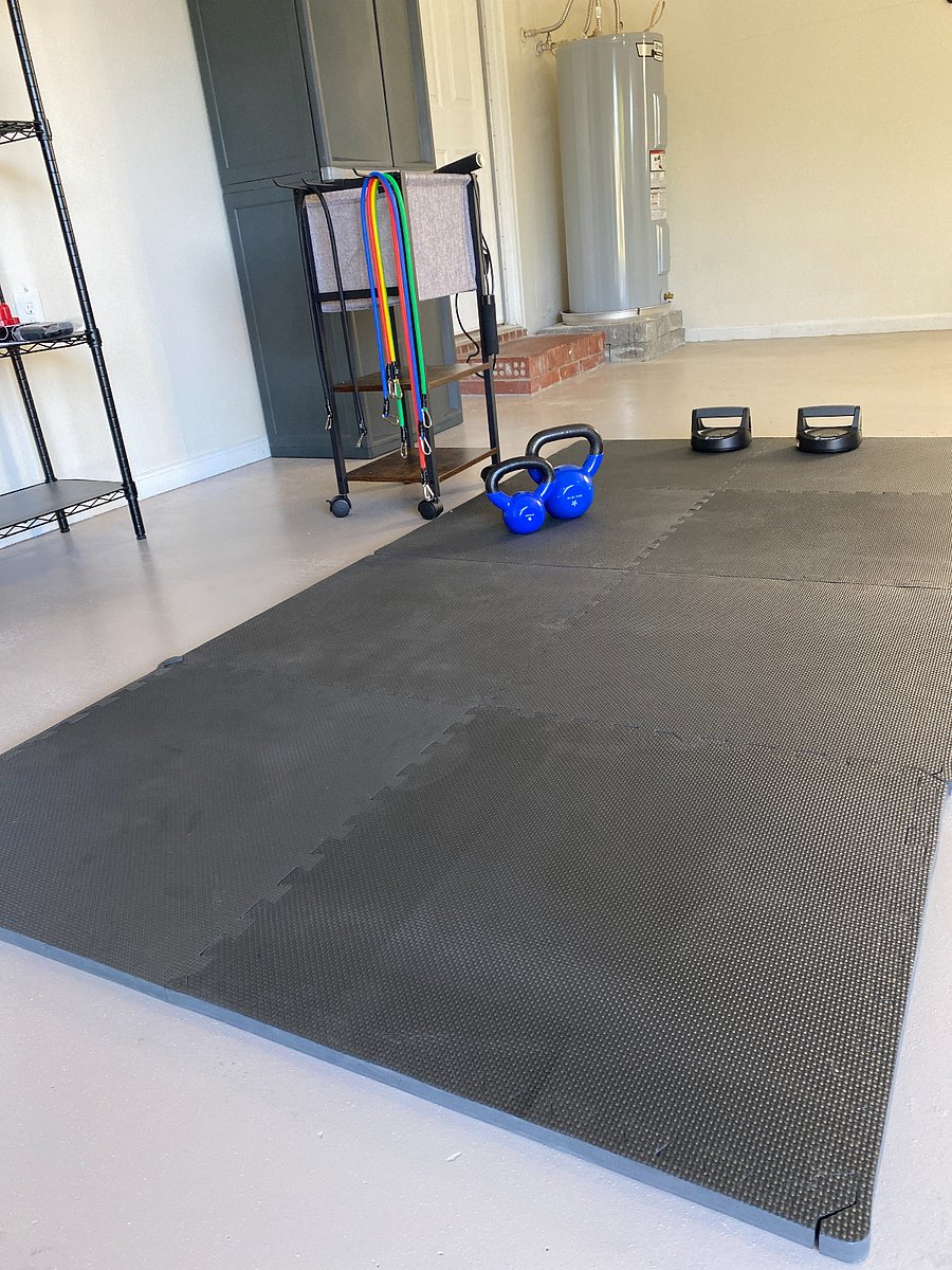 In our spacious garage, unwind with yoga or tai chi, get moving with jump ropes and kettlebells. Just want to have fun? Challenge friends to foosball or a game of pop-a-shot. So many options await you!
