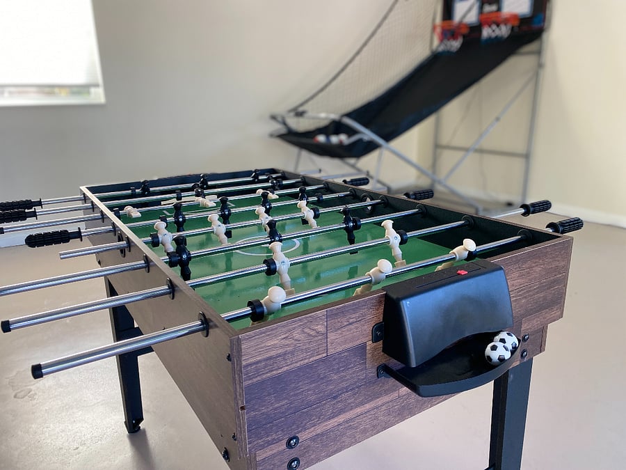 In our spacious garage, unwind with yoga or tai chi, get moving with jump ropes and kettlebells. Just want to have fun? Challenge friends to foosball or a game of pop-a-shot. So many options await you!