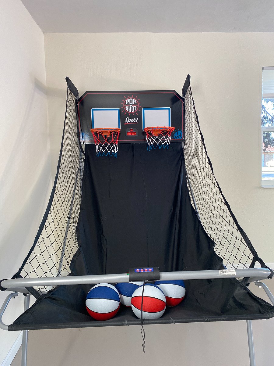 In our spacious garage, unwind with yoga or tai chi, get moving with jump ropes and kettlebells. Just want to have fun? Challenge friends to foosball or a game of pop-a-shot. So many options await you!